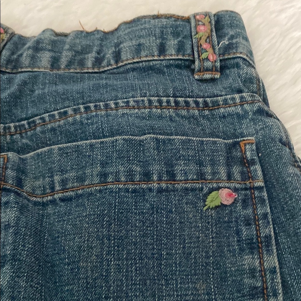 GAP Girl’s Capri Jeans with Floral Embroidery - Picture 4 of 5